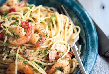 Spaghetti with bacon and prawns