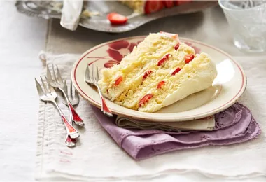 Italian custard sponge with strawberries