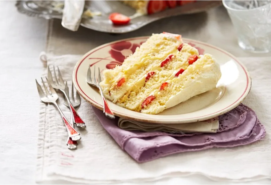 Italian custard sponge with strawberries Recipe | New Idea