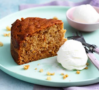 Banana caramel cake
