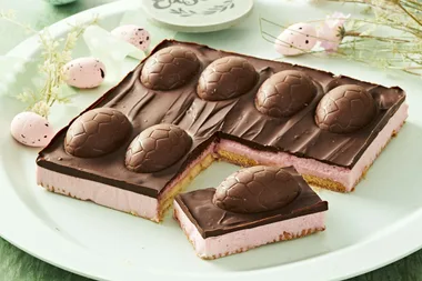 This 4-ingredient chocolate marshmallow slice is pure heaven