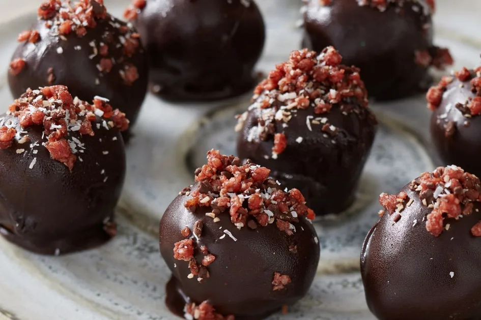 Cherry Ripe Truffles: The simple way to make them with only 6 ingredients! Recipe | New Idea