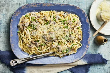 Creamy Mushroom, Pea and Garlic Linguine