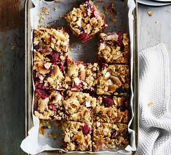 Raspberry oaty slice