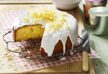 Buttercake with lemon icing
