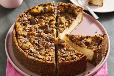 This Anzac biscuit cheesecake is a delicious twist on an Aussie classic!