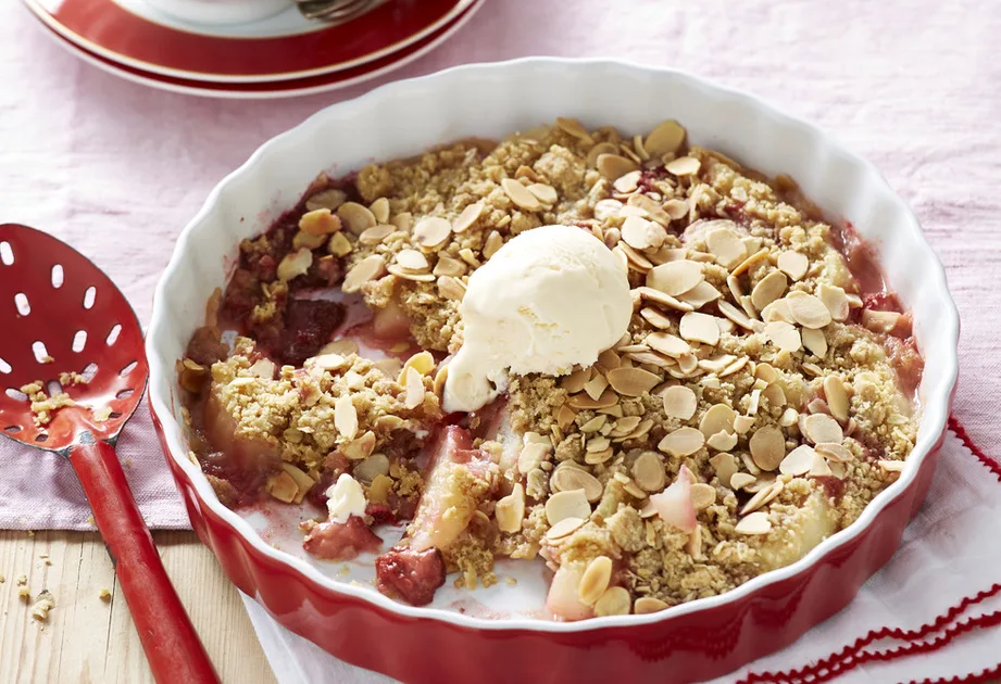Pear and strawberry crumble Recipe | New Idea