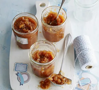 Spiced apricot chutney
