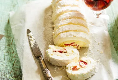 Strawberry pavlova roll