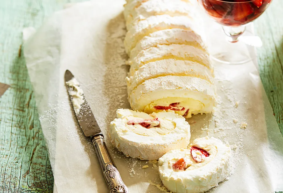 Strawberry pavlova roll Recipe | New Idea