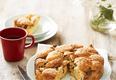 Apple and sultana teacake