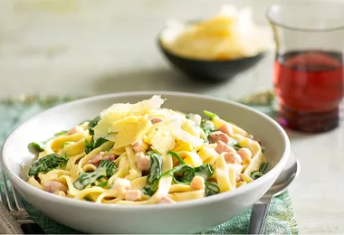 Creamy Bacon and Spinach Fettuccine