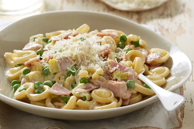 15-Minute Creamy Ham & Pea Pasta