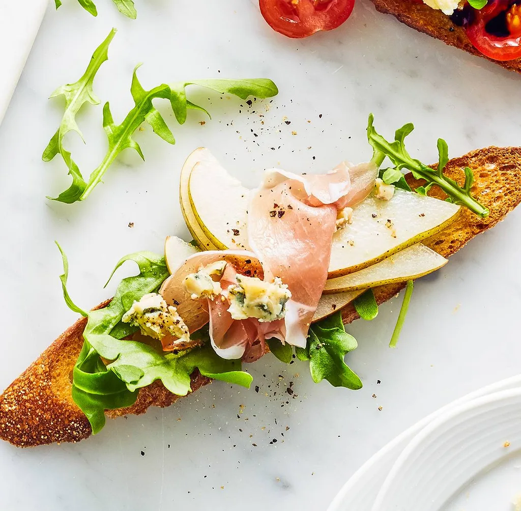 Blue cheese, rocket, prosciutto and pear bruschetta