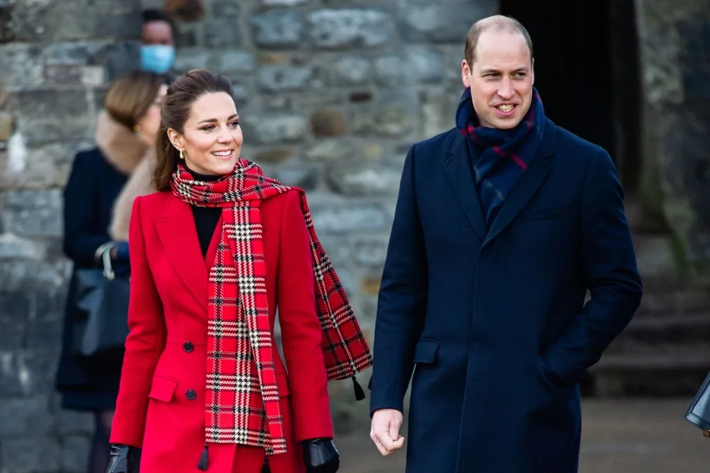 william-kate-hold-hands