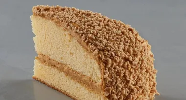 Golden Gaytime cake is real  – and there’s even a brownie version!