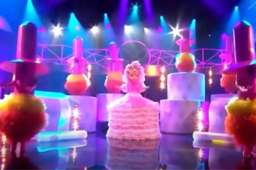 Masked singer dolly