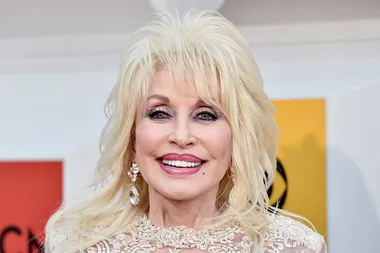 US Report: Dolly Parton ‘catches husband cheating’