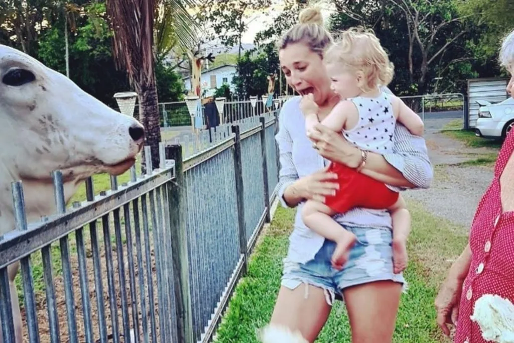 jasmine-stefanovic-petting-zoo