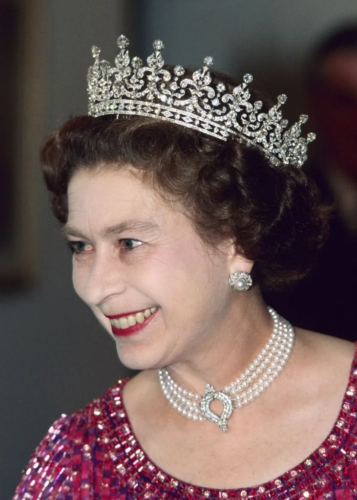four-row-pearl-choker-queen-elizabeth