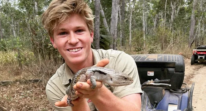 Robert Irwin holding a lizard