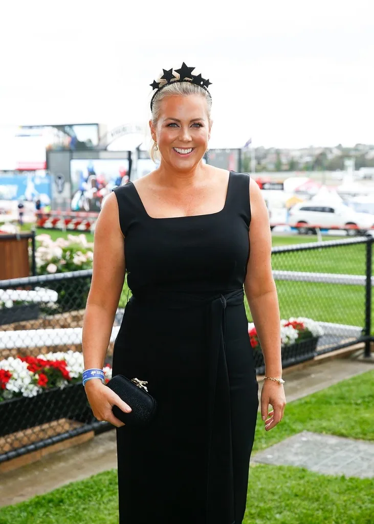 sam-armytage-races-black-dress