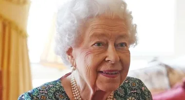 Queen Elizabeth says she ‘can’t move’ too much in first appearance since COVID isolation