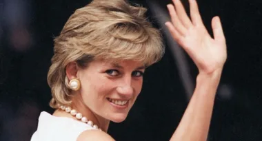 Princess Diana looks as elegant as ever in never before seen photo