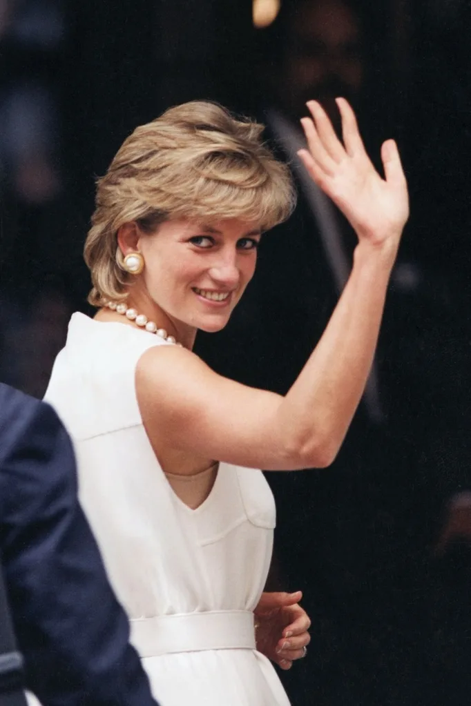 princess-diana-white-dress-pearls-waving
