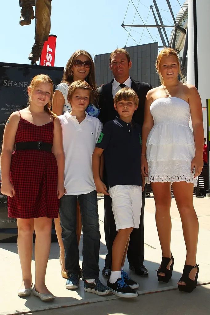 shane warne liz hurley kids