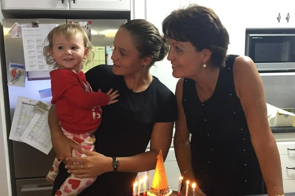 ash-barty-mum