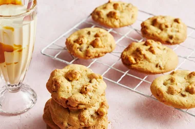 These Lolly Gobble Caramel Popcorn Cookies are a delight to eat