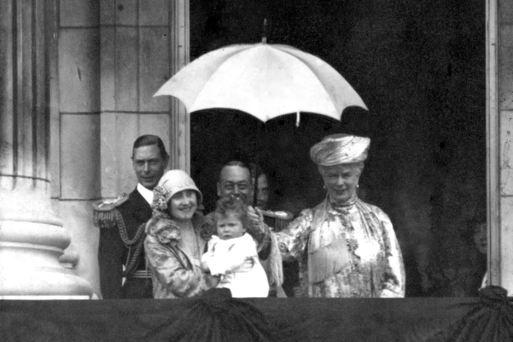 queen-balcony-1927