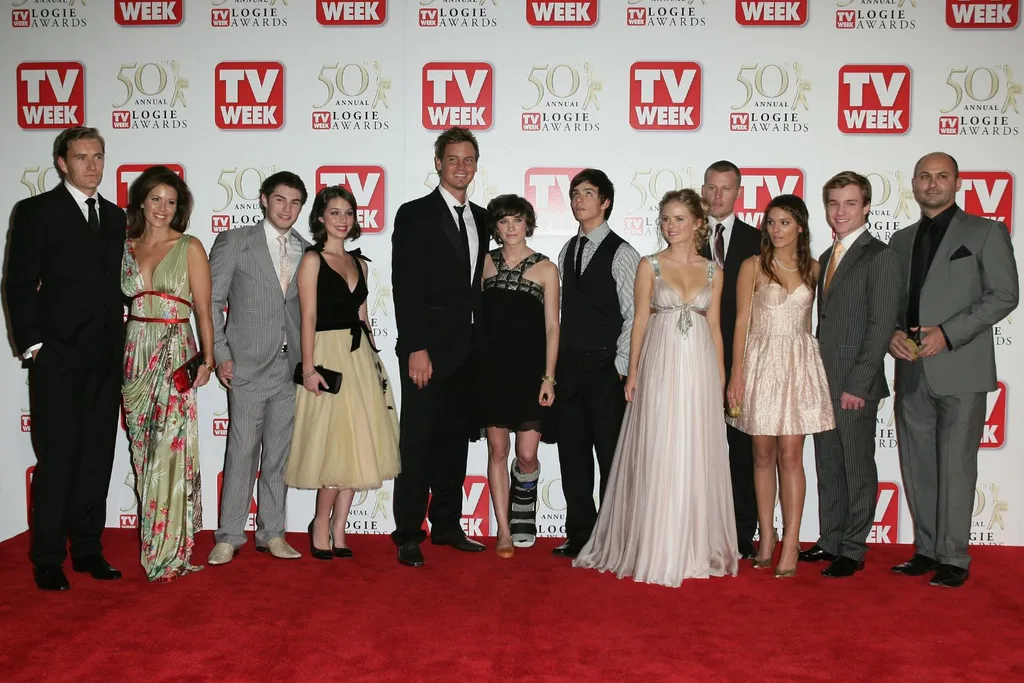 neighbours-cast-the-logies