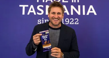 There’s a new Cadbury ‘Caramel Slice’ block by Curtis Stone on shelves