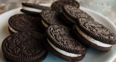 This three-ingredient Oreo cake is a lazy baker’s dream