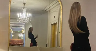 Fans spot awkward detail in Elle Macpherson’s latest snap