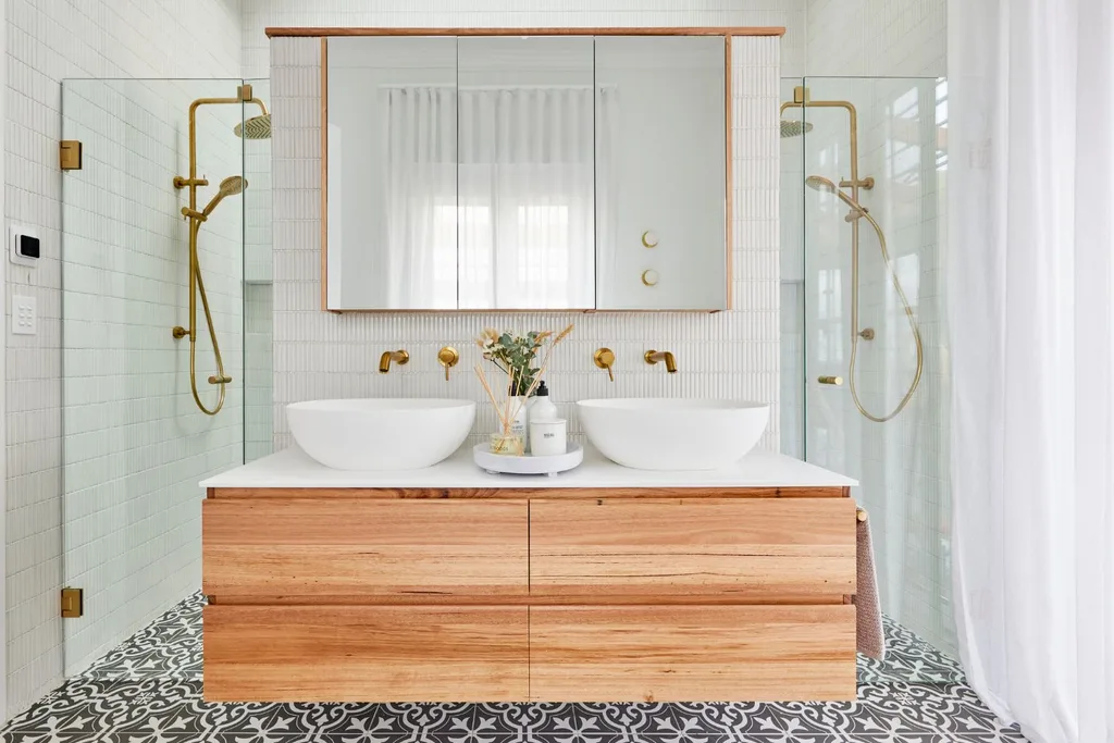 Omar and Oz ensuite