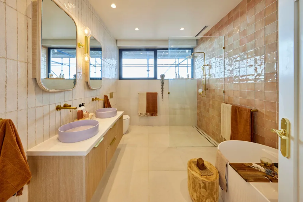 Dylan and Jenny bathroom