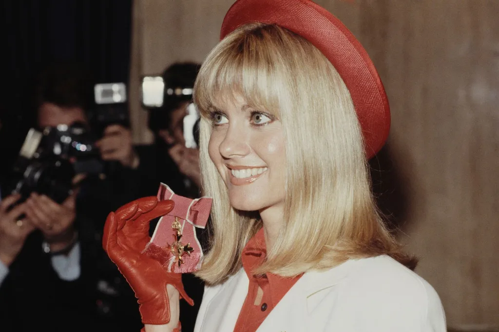 olivia-newton-john-red-beret
