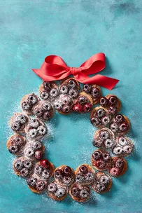 This cherry chocolate biscuit wreath makes a wonderful holiday dessert!