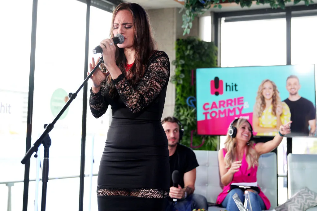 Cosima-De-Vito-singing