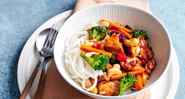 Weeknights made easy! Hoisin chicken and cashew stir fry recipe