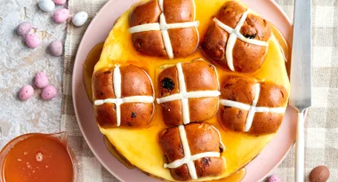 Make the most Easter with our Hot Cross Bun Cheesecake