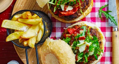 Beef burgers with roasted tomatoes