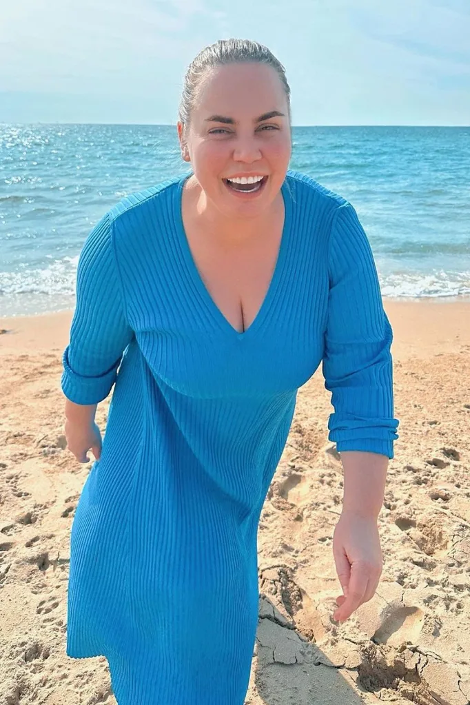 jelena-dokic-on-beach