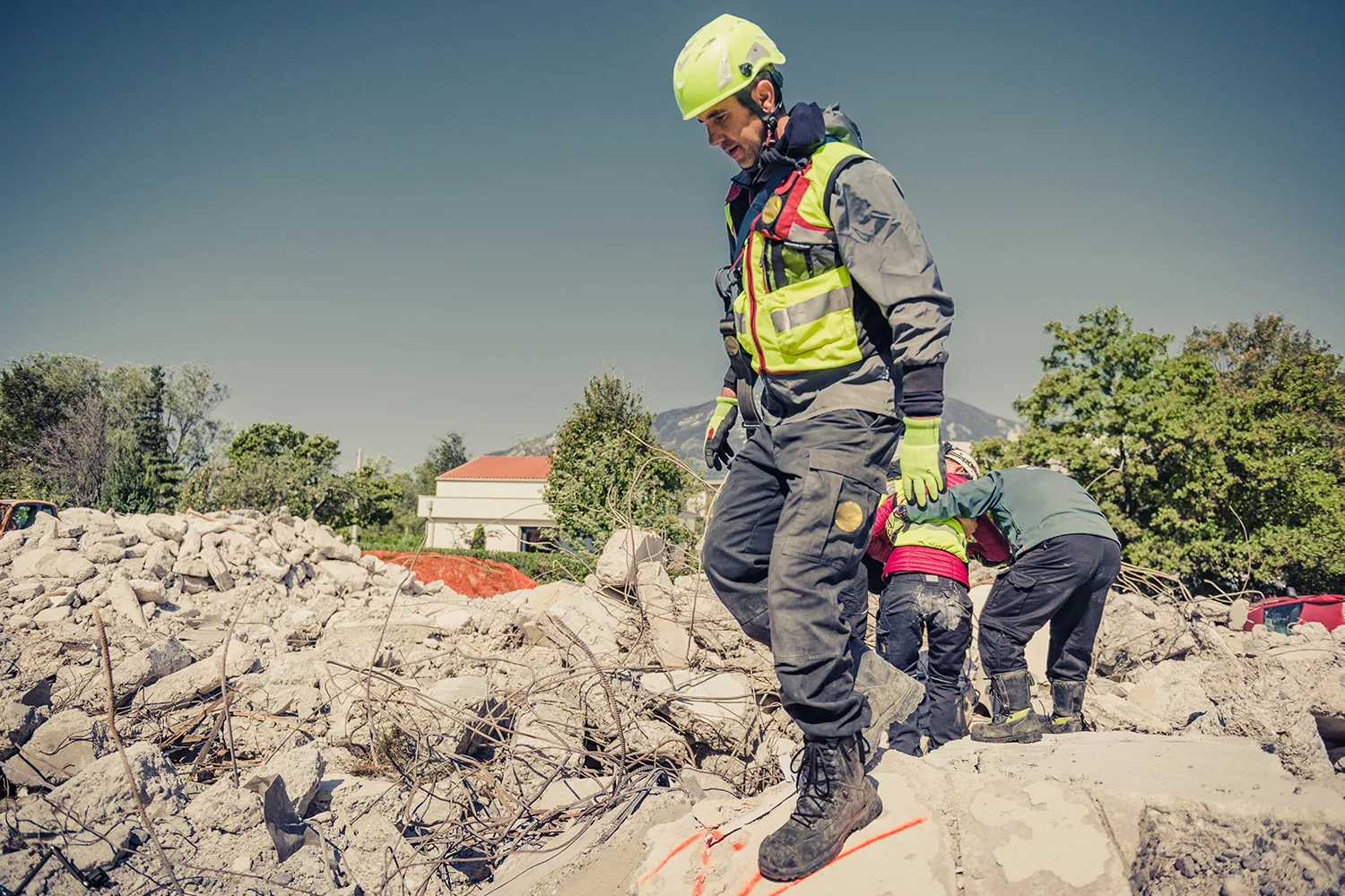 man in earthquake destruction