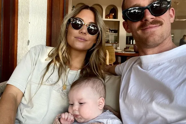 sam frost family