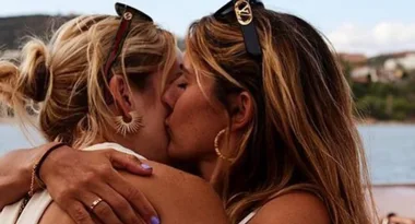 Matildas Ellie Carpenter’s sweet relationship with Danielle Van De Donk