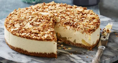 Apple Crumble Cheesecake